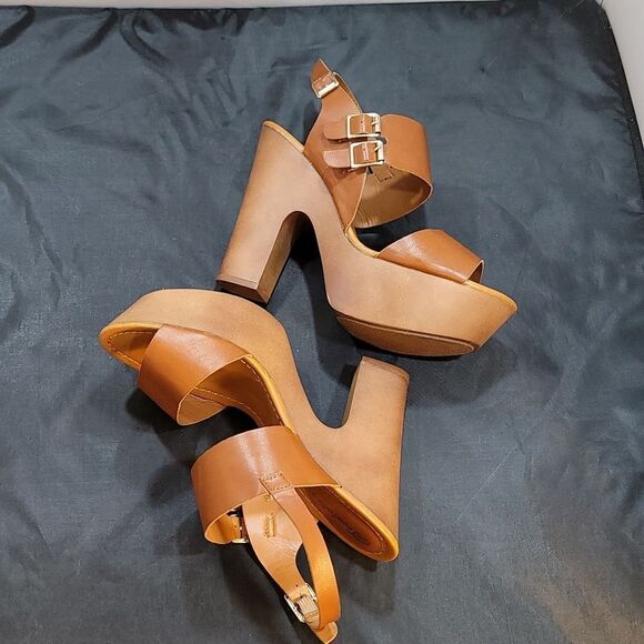 BRECKELLES PLASFORM OPEN TOE BLOCK HEEL SANDAL - Picture 11 of 14